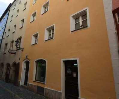 38 m² Laden in der Fußgängerzone der Regensburger Altstadt Tändlergasse 10