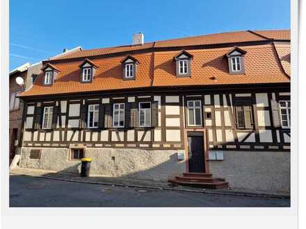 Stattliches spätbarockes Wohnhaus komplett saniert mit 3 Wohneinheiten zu verkaufen