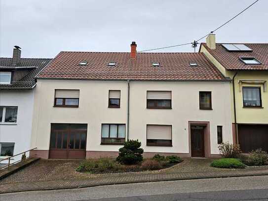 Gepflegtes Wohnhaus m. gr. Garage, Garten m. Fernsicht u. mit div.Nutzungspotenzial