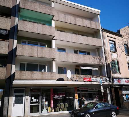 Lehrerstraße 9, hübsche 3 ZKB Wohnung mit Balkon im 4.OG