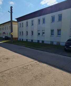 **kleine 2-Raumwohnung mit Einbauküche - Schönebeck*