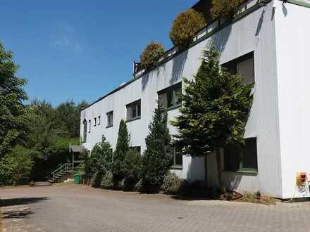 Grundstück mit Gewerbehalle zzgl. Bürofläche und Terrassenwohnung in Zossen/ OT Glienick
