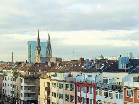 Helle renovierte 3-Zi. KDB m. Balkon in Stadtmitte, sucht nette und berufstätige Mieter*in