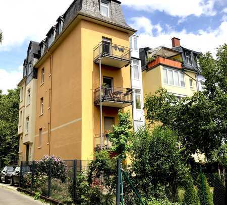 Wunderschöne, 4- Zimmer Stil-Altbau Wohneinheit mit 3-Meter Stuckdecken, Flügeltüren u. PKW- Stellp.