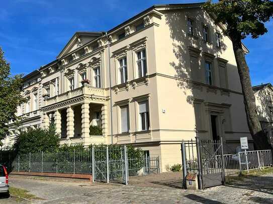 Vermietete Dachgeschosswohnung in Gründerzeitvilla inklusive Stellplatz