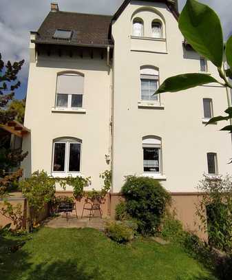 Helle Wohnung mit Garten, zentral gelegen