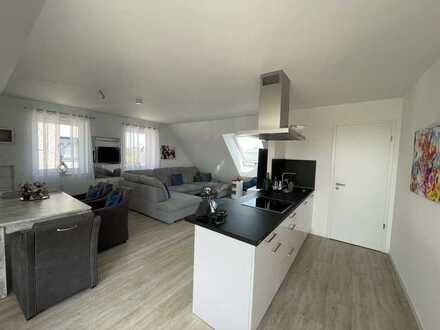 Moderne und helle 2,5 Zimmer Dachgeschosswohnung