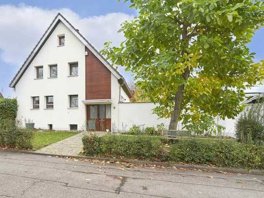 Freistehendes EFH mit Einliegerwohnung, Doppelgarage, Carport und großem Garten in 79350 Sexau