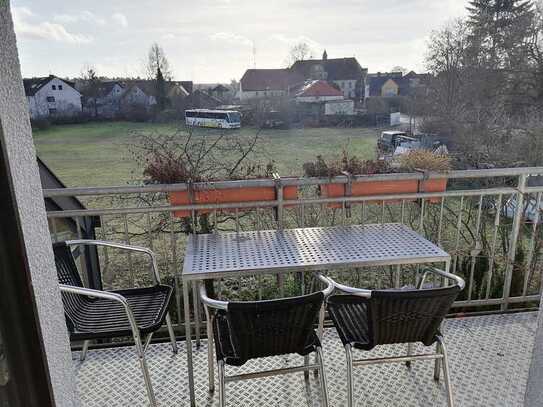 Helle, zentrale 5-Raum-Wohnung mit EBK und Balkon in Hemhofen