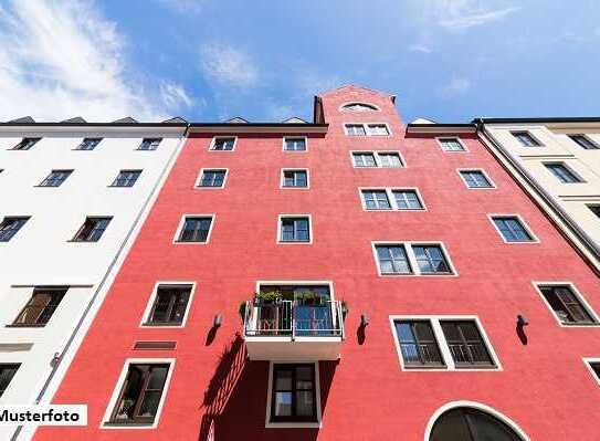 2 Mehrfamilienhäuser mit Carports