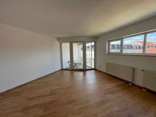 Lindenau: Moderne Zweizimmerwohnung mit Loggia für WGs/Singles/Paare verfügbar Anfang Dezember