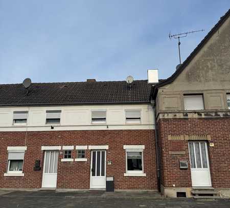 Kleines saniertes Zechenhaus mit Garten und Garage zu vermieten.