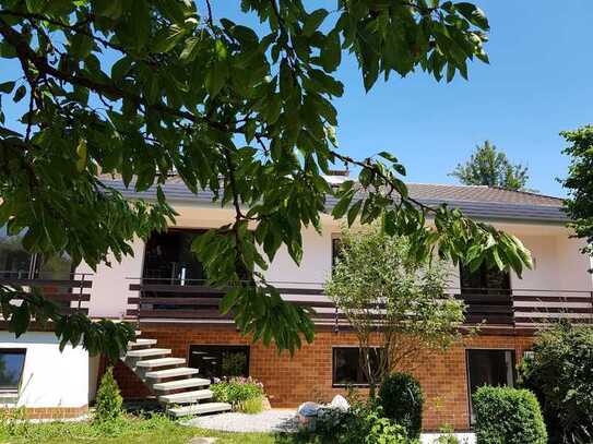 Großzügige Wohnung auf einer Ebene mit Garten in Bayern