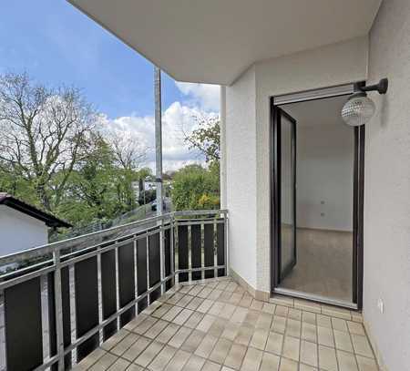 POCHERT IMMOBILIEN - Sonnige 3-Zimmer-Wohnung BEZUGSFREI mit Balkon und Einzelgarage
