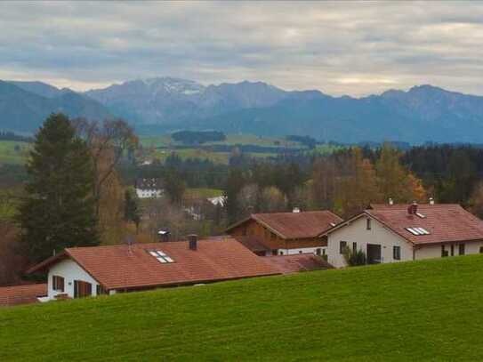 *Leben wo andere Urlaub machen*
Traumhaft liegendes Baugrundstück 
 mit Bergblick