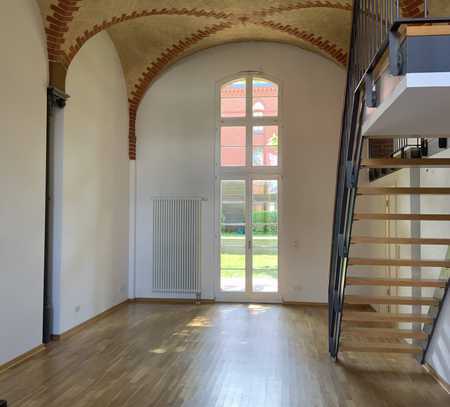 Galeriewohnung mit Gewölbedecke in historischem Denkmal / Jägervorstadt /