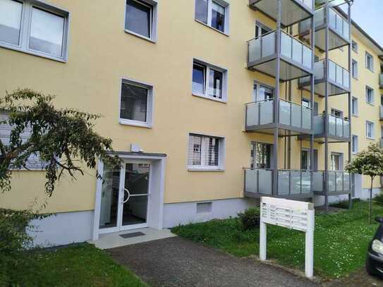 Hell und solide vermietet, mit Balkon und Loggia. 
Zu Fuß zu Zoo und Flora!