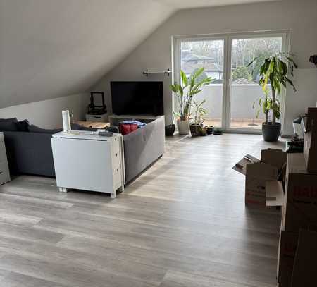 Helle 2- Zimmer-Wohnung mit Balkon und Möglichkeit auf Stellplatz - 72m2