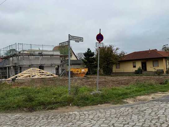 Neubau Doppelhaushälfte in Berlin Biesdorf mit Ausbaureserve - 140 qm Wohn/Nutzfläche.