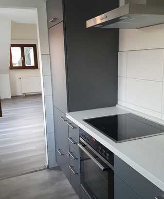 Schicke 2-Zimmer-DG-Wohnung mit Balkon in Ellhofen