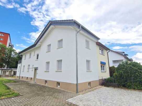Toll für Singles und Pärchen: Sanierte 2-Zi Whg mit Terrasse und Garage in 2-Familienhaus,