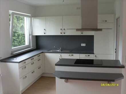 Freundliche 3-Zimmer-Dachgeschosswohnung mit Balkon und Einbauküche in Burscheid