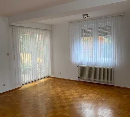 Freundliche 2-Zimmer-Wohnung mit Terrasse, EBK, Wannenbad und Kellerraum (nur Nichtraucher)