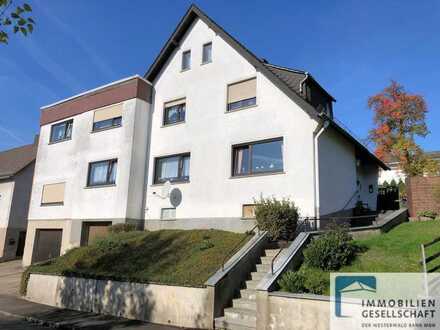 Zweifamilienhaus mit Apartment und großem Grundstück!