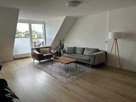 Untermiete: Stilvolle, geräumige 2-Zimmer-Wohnung mit Balkon in Hamburg