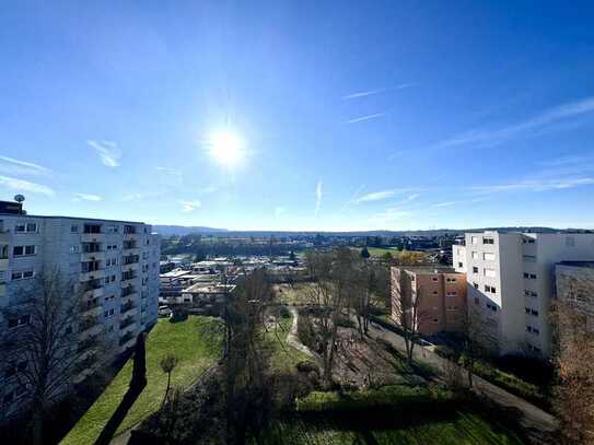 Geräumige 3,5 Zimmer-Wohnung mit Panoramablick ins Grüne!