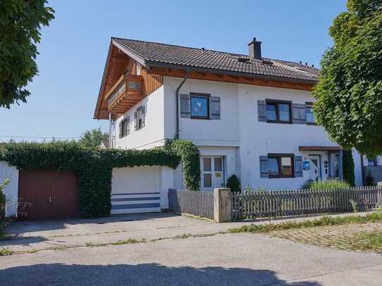 Platz für Alt und Jung! Große Doppelhaushälfte mit Einliegerwohnung im Erdgeschoss und Schwimmteich