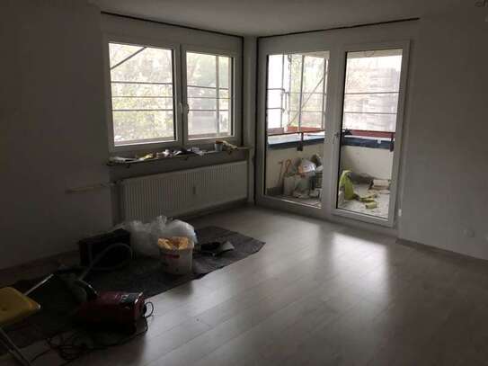 Schöne 2-Zimmer-Wohnung mit gehobener Innenausstattung mit Balkon und EBK in Pforzheim