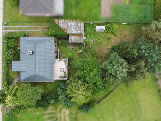 Jetzt zugreifen: Renovierungsbedürftiges EFH inkl. Werkstatt m. Garten und Garage in Feldrandlage