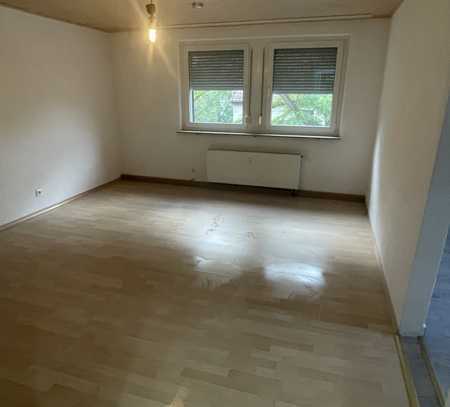 2-Zimmer-Wohnung mit Einbauküche und Stellplatz in Vaihingen