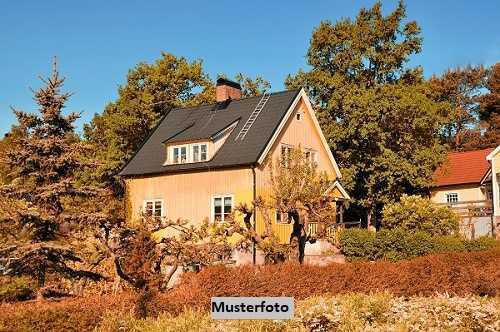 Einfamilienhaus, Terrasse, 2 Stellplätze