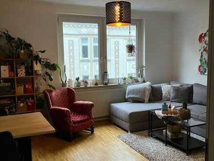 Schöne und gemütliche 3-Zimmer-Wohnung mit Balkon und Einbauküche im Kreuzviertel