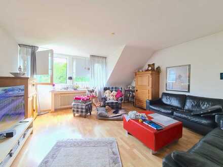 Ruhige Dachgeschosswohnung, Garage (optional)