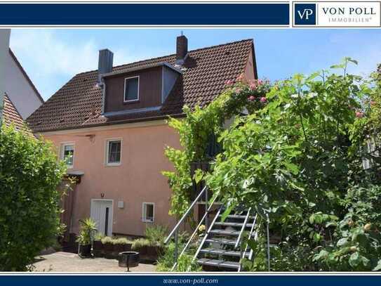 Solides Zweifamilienhaus zentral gelegen in Ansbach-Eyb mit Stellplatz und grünem Innenhof