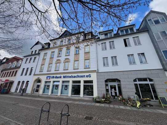 wundervolle, geräumige 3 Raum Wohnung mit Fahrstuhl und Stellplatz im absoluten Zentrum zu vermieten