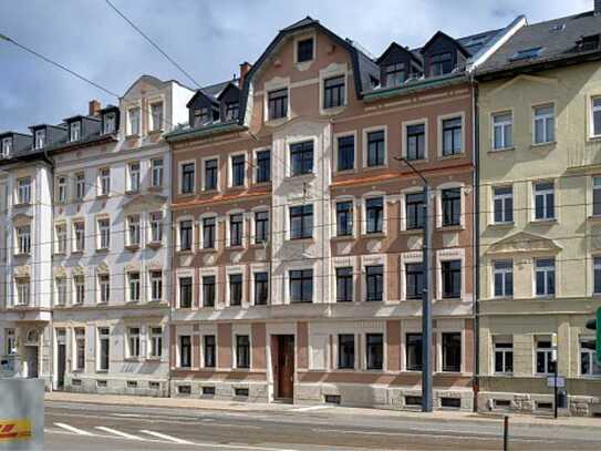 Hochwertig sanierter denkmalgeschützter Altbau mit Loggia!