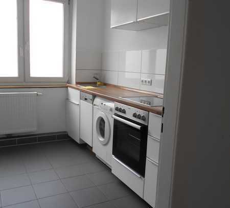 Helle 2-Zimmer-Wohnung mit Einbauküche in Düsseldorf
