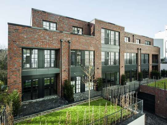 Modernes Penthouse mit Blick auf den Goldbekkanal