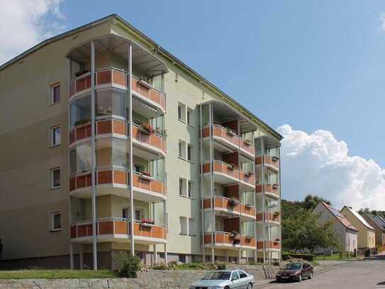 XXL-Balkon mit tollem Ausblick! 3-Raum-Wohnung in ruhiger Lage sucht neue Mieter