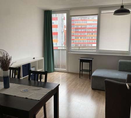 Helle 2 Zimmer-WHG, Schleißheimer Straße mit Balkon!