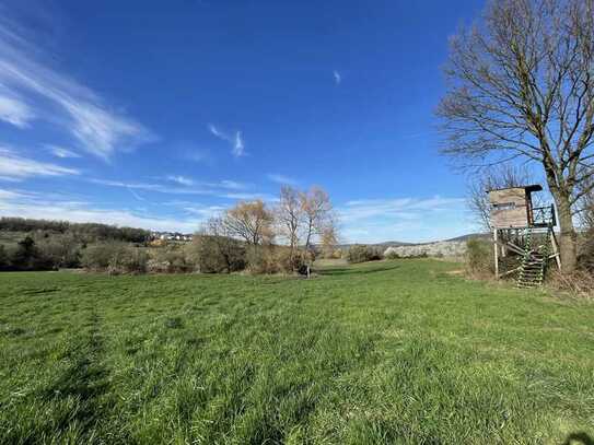 Freies Feld der Land- und Forstwirtschaft zur Acker- oder Gartenlandnutzung in direkter Straßennähe