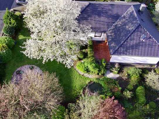 Jetzt zuschlagen! Vollunterkellerter Bungalow auf großem Eigentumsgrundstück in Wendschott