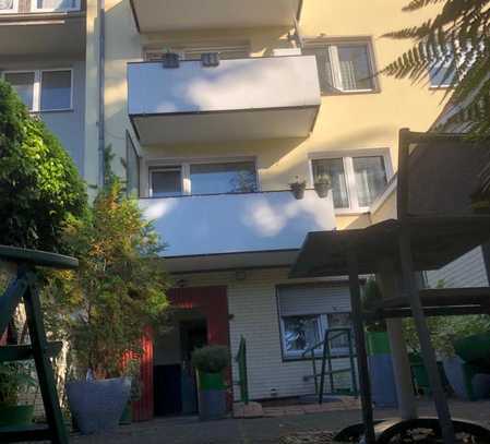 Modernisiertes Mehrfamilienhaus mit 4 Wohneinheiten in Krefeld City zu verkaufen