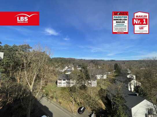 Geräumige 2,5 Zimmer Wohnung mit Balkon und schöner Aussicht.