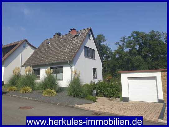 Freistehendes Einfamilienhaus mit Garten und Garage