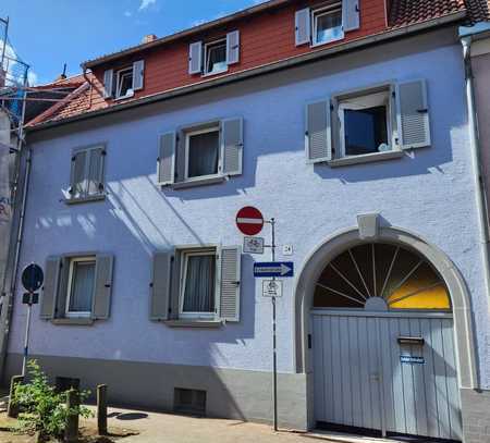 Citynahe und geräumige Maisonettewohnung mit überdachter Terrasse (im Innenhof) und Pizzaofen